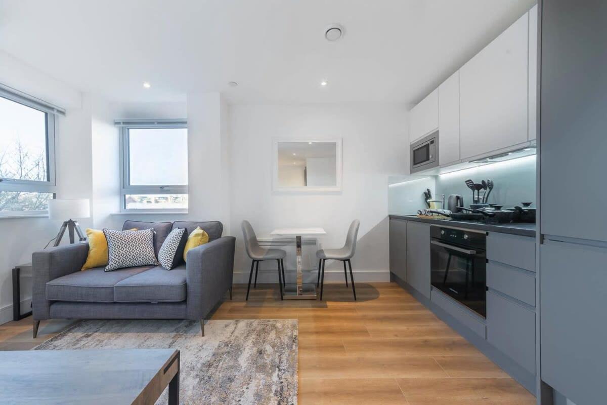Modern Studio Apartment In East Grinstead Exterior foto