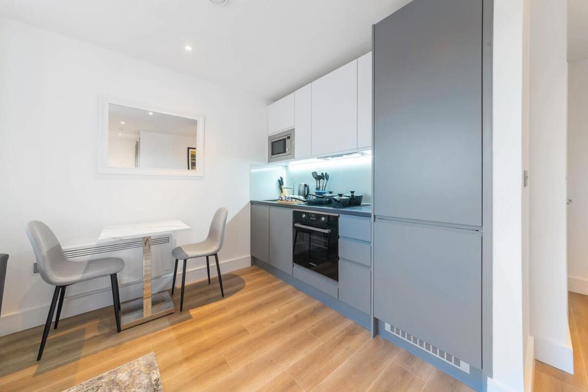 Modern Studio Apartment In East Grinstead Exterior foto