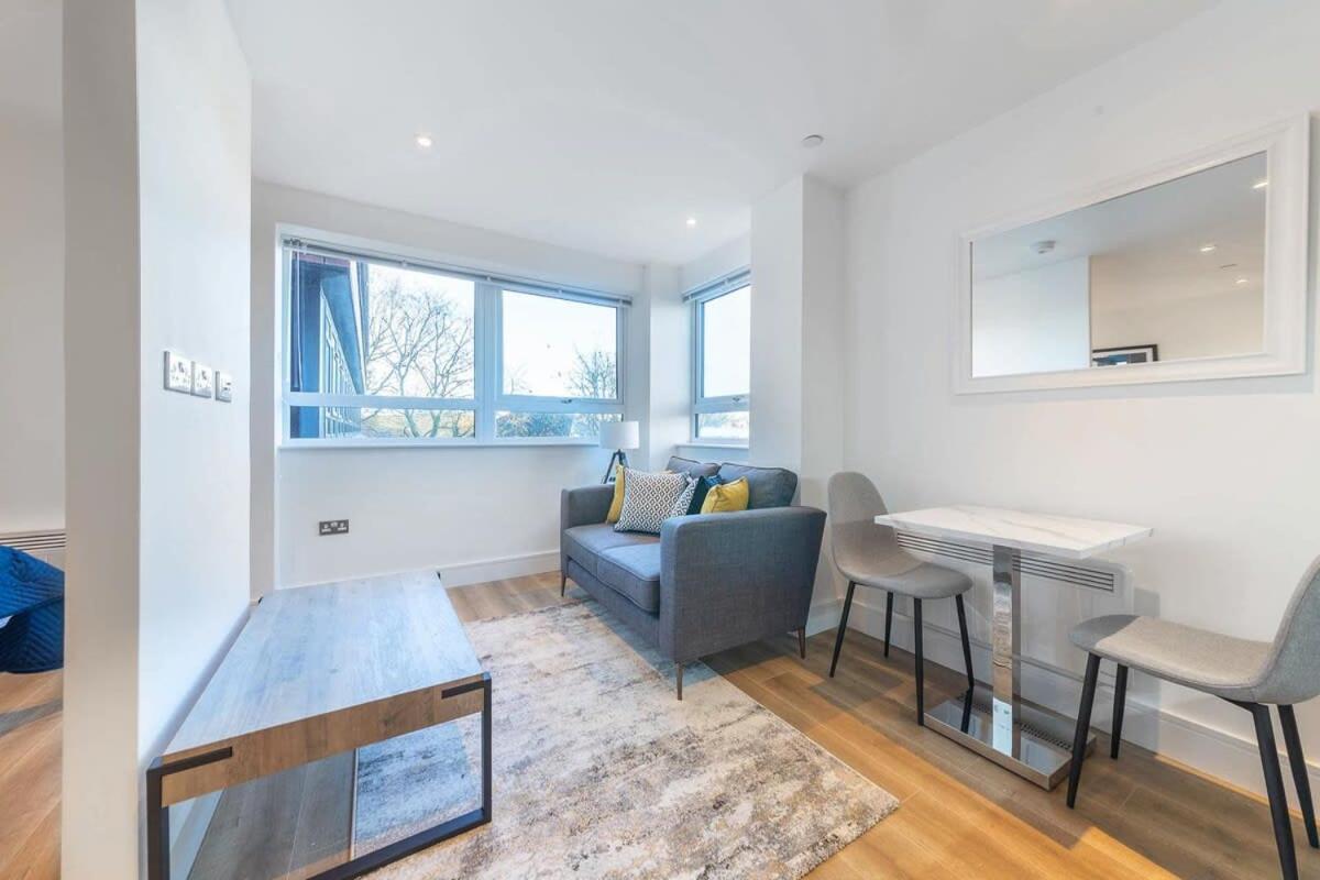 Modern Studio Apartment In East Grinstead Exterior foto